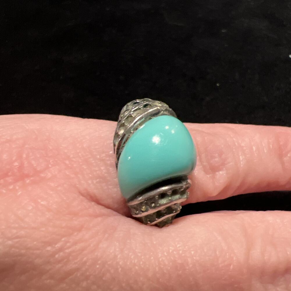 vintage statement ring Trifari Blue Stone Read